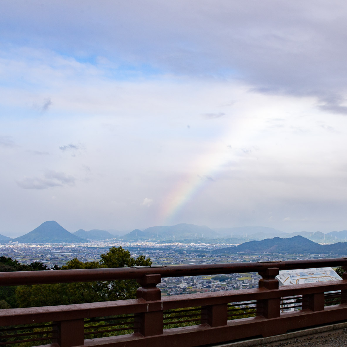 令和2年 報賽祭 …… 祭典中、御本宮から虹が見られました。