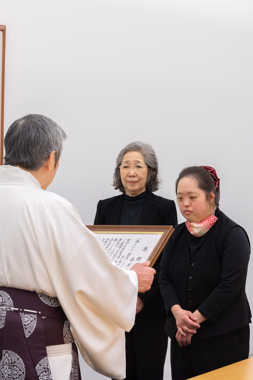 令和3年 書道家 金澤翔子様 揮毫奉納 …… 感謝状贈呈式